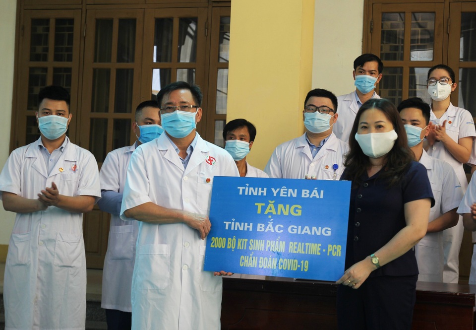 15 cán bộ, y bác sĩ ở Yên Bái chia lửa với Bắc Giang chống dịch - 4 15 cán bộ, y bác sĩ ở Yên Bái chia lửa với Bắc Giang chống dịch - 4