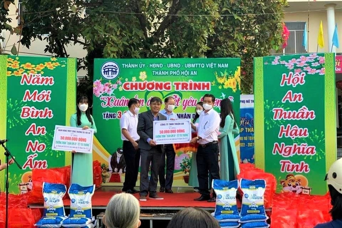 Hội An tri ân, tôn vinh những người hùng tuyến đầu chống dịch - 8 Hội An tri ân, tôn vinh những người hùng tuyến đầu chống dịch - 8