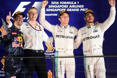 Nico Rosberg thắng tuyệt đối tại chặng đua Singapore