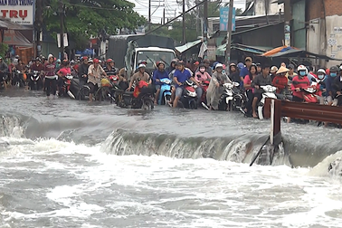 Tìm thấy thi thể sinh viên bị nước cuốn trôi sau cơn bão số 9