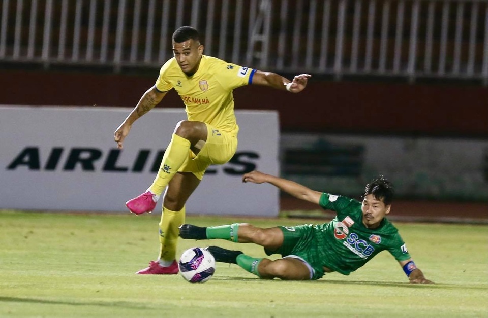 Cựu tuyển thủ Nhật Bản mờ nhạt, Sài Gòn FC thua đậm CLB Nam Định - 2 Cựu tuyển thủ Nhật Bản mờ nhạt, Sài Gòn FC thua đậm CLB Nam Định - 2