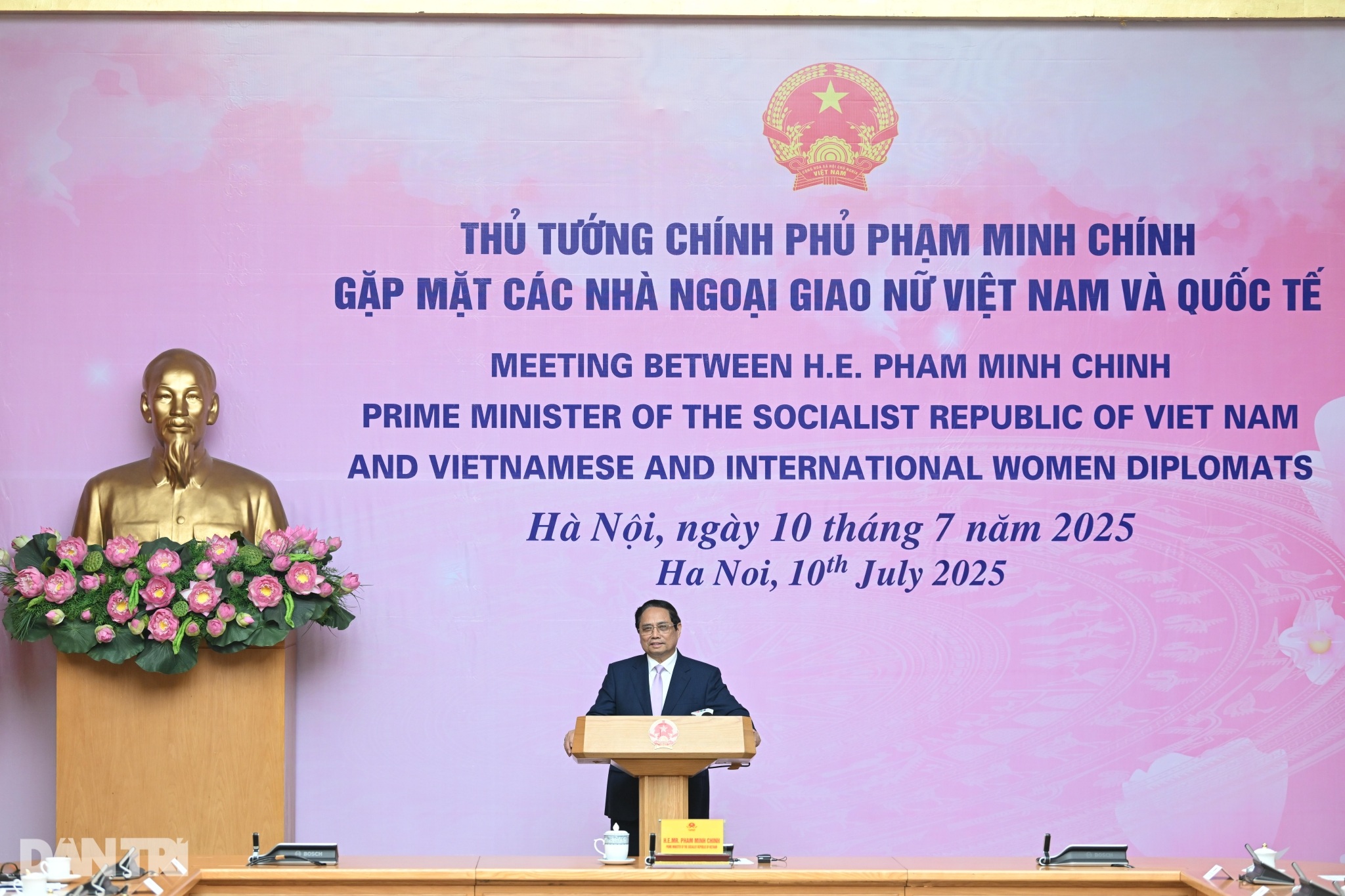 Thủ tướng Phạm Minh Chính gặp mặt các nhà ngoại giao nữ Việt Nam và quốc tế - 9