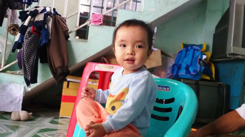 “Cô gái lưng gù trót một lần làm mẹ”, sẽ dành tiền bạn đọc giúp đỡ để chăm con - 3