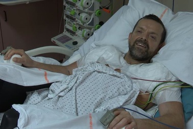 Thực hiện ca cấy ghép hai tay và vai đầu tiên trên thế giới