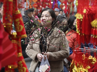 Sôi động phiên chợ hoa họp chỉ duy nhất một lần trong năm