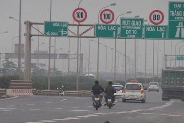 Rùng mình cảnh đùa giỡn tử thần tại đường cao tốc nghìn tỷ