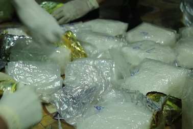 Bắt giữ vụ vận chuyển hơn 300 kg ma túy