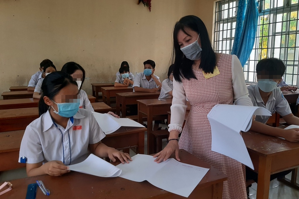 Chưa đến 2 điểm/môn đã đậu lớp 10 công lập, nhà trường lý giải - 1 Chưa đến 2 điểm/môn đã đậu lớp 10 công lập, nhà trường lý giải - 1
