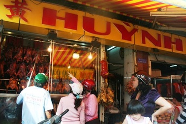 Nô nức mua món ăn truyền thống Giáng sinh