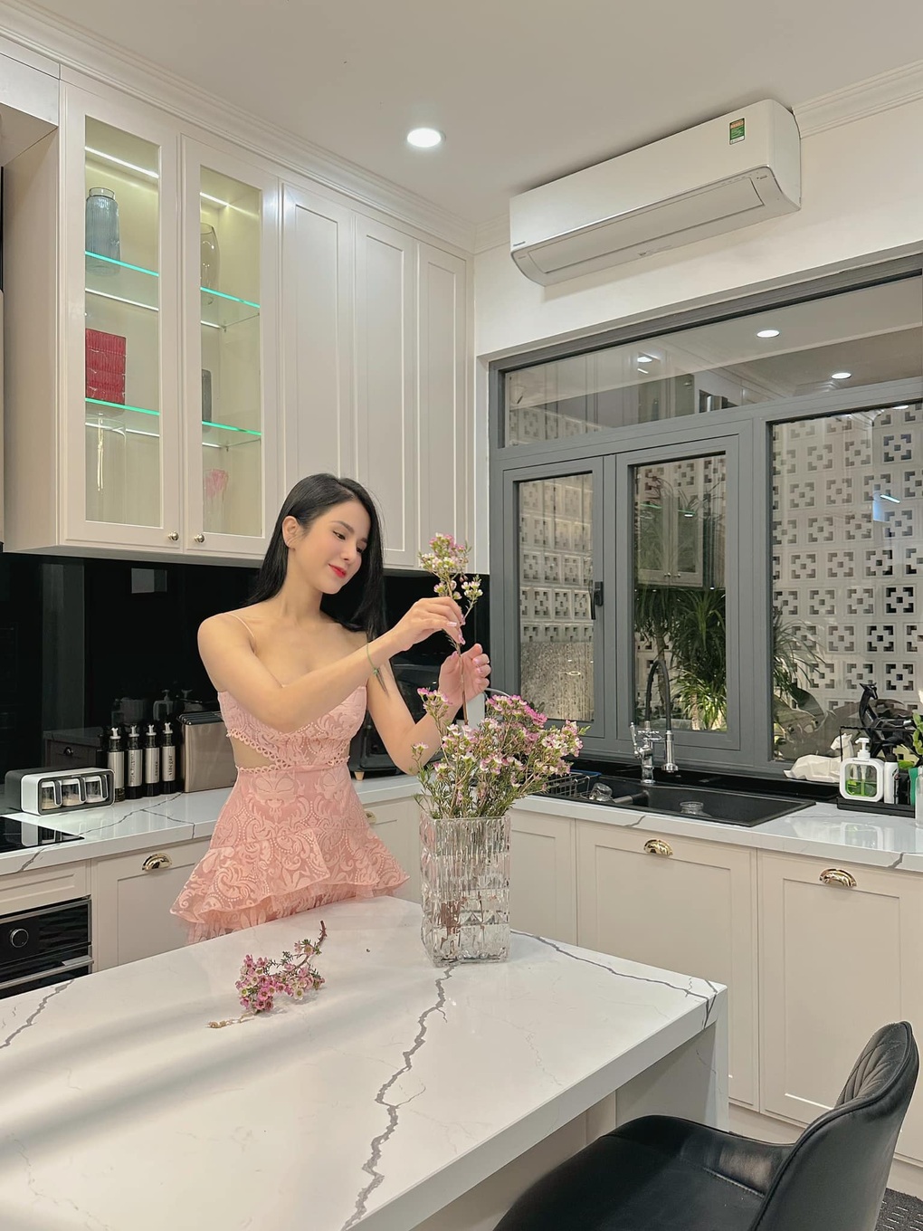 Diệp Lâm Anh sau ly hôn: Nhan sắc thăng hạng, được tặng biệt thự tiền tỷ - 5 Diệp Lâm Anh sau ly hôn: Nhan sắc thăng hạng, được tặng biệt thự tiền tỷ - 5