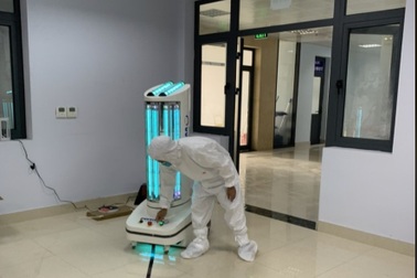Đại học đưa Robot khử khuẩn lên hỗ trợ tâm dịch Bắc Giang