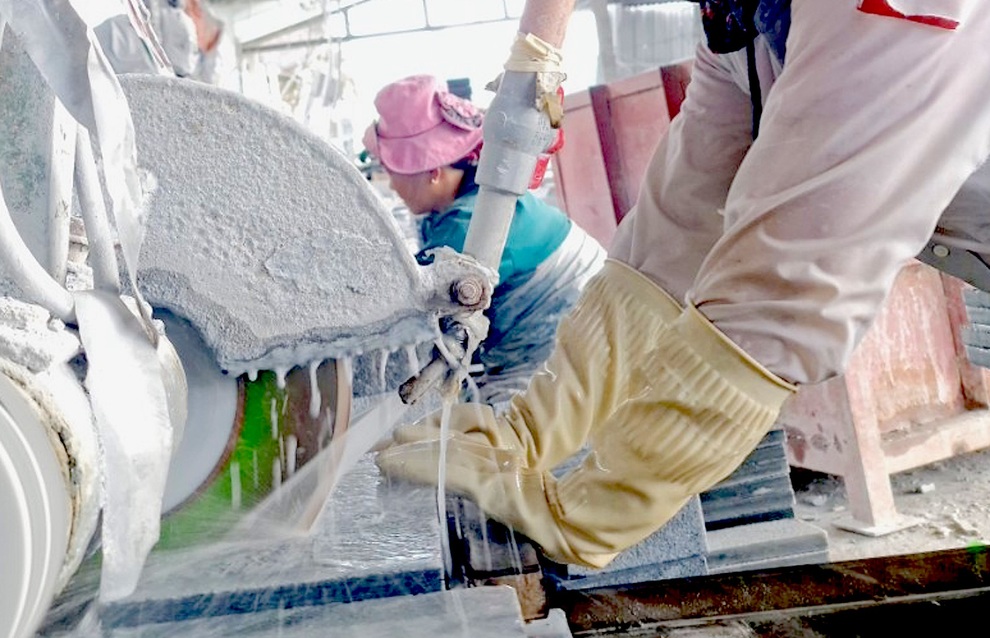 Nhọc nhằn nghề khai thác đá xẻ giữa mùa dịch Covid-19 - 5 Nhọc nhằn nghề khai thác đá xẻ giữa mùa dịch Covid-19 - 5