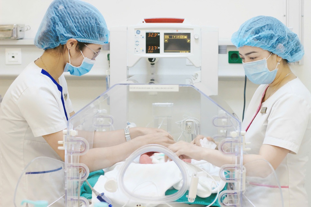 Gần 40 ngày nỗ lực hồi sinh sự sống cho bé trai sinh non tại Vinmec Phú Quốc - 1