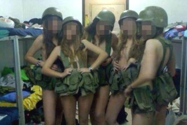 4 nữ binh sỹ Israel bị kỷ luật vì tung ảnh hở hang 