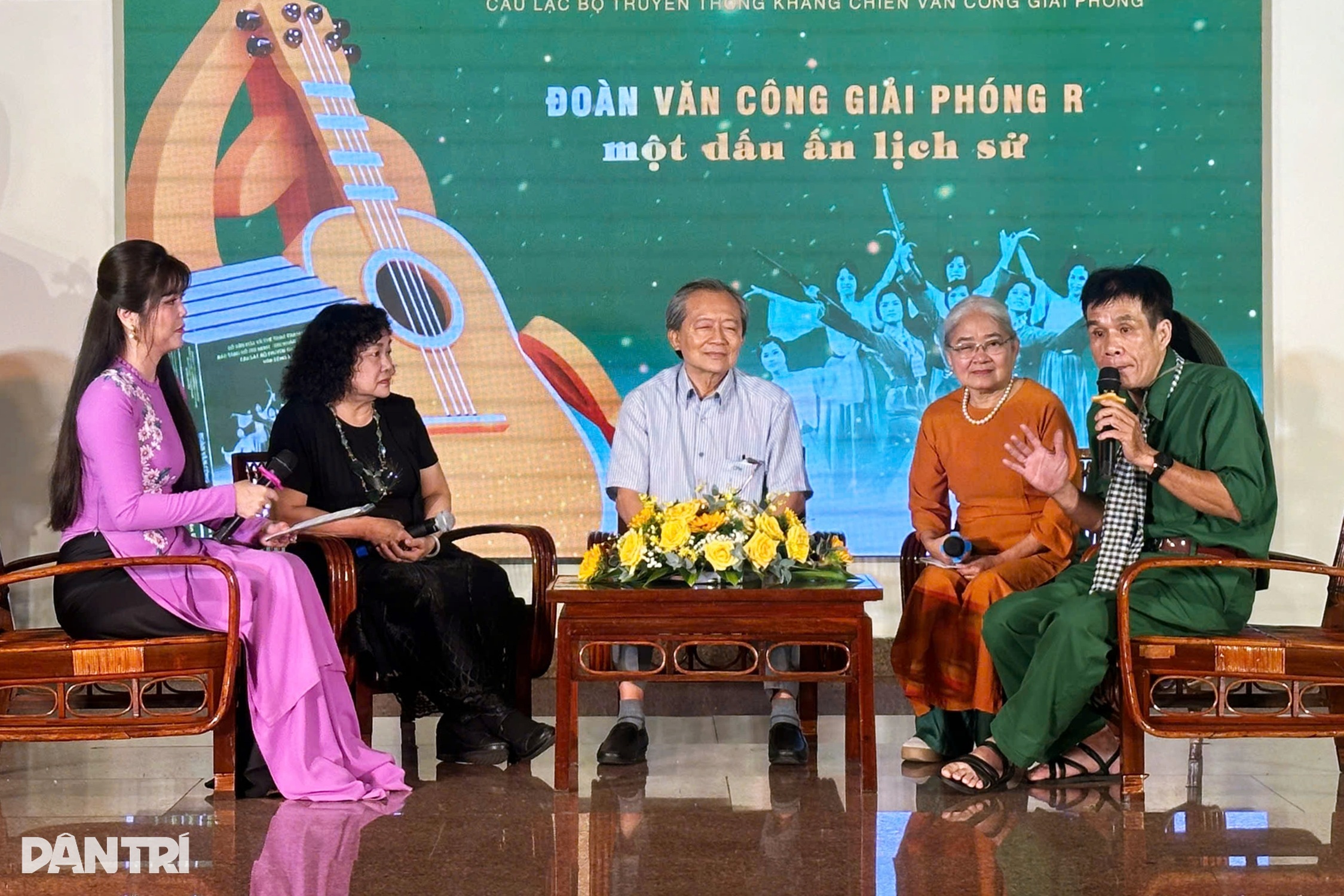 Những câu chuyện xúc động về Đoàn Văn công Giải phóng R - 2