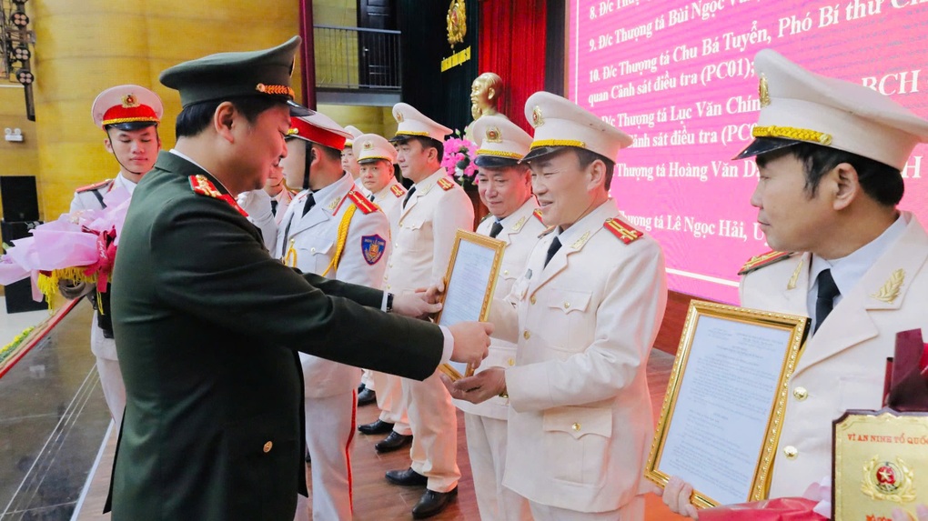 13 trưởng, phó phòng thuộc Công an tỉnh Lạng Sơn nghỉ hưu trước tuổi - 2 13 trưởng, phó phòng thuộc Công an tỉnh Lạng Sơn nghỉ hưu trước tuổi - 2