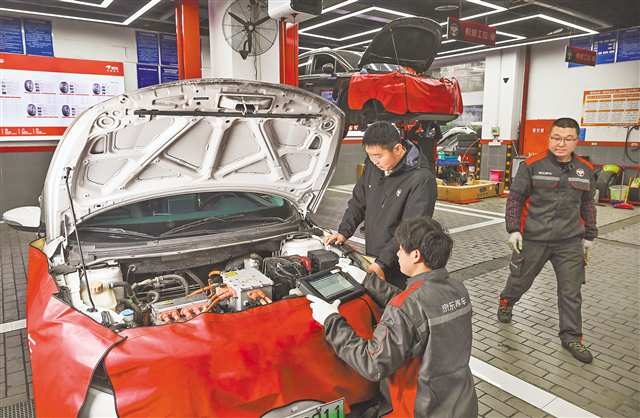 Thợ sửa xe điện trở thành nghề nguy hiểm tại Trung Quốc, có thể bị tù - 3 Thợ sửa xe điện trở thành nghề nguy hiểm tại Trung Quốc, có thể bị tù - 3