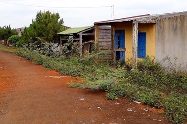 Dân bỏ khu định cư mới về lại buôn vì "thèm" nước sạch