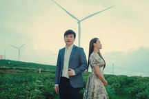 Vợ chồng Nguyễn Ngọc Anh cho con gái 3 tuổi hát ca khúc mới