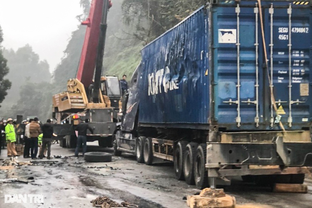 Vụ tai nạn 5 người chết ở Tuyên Quang: Cảnh sát triệu tập tài xế container - 1
