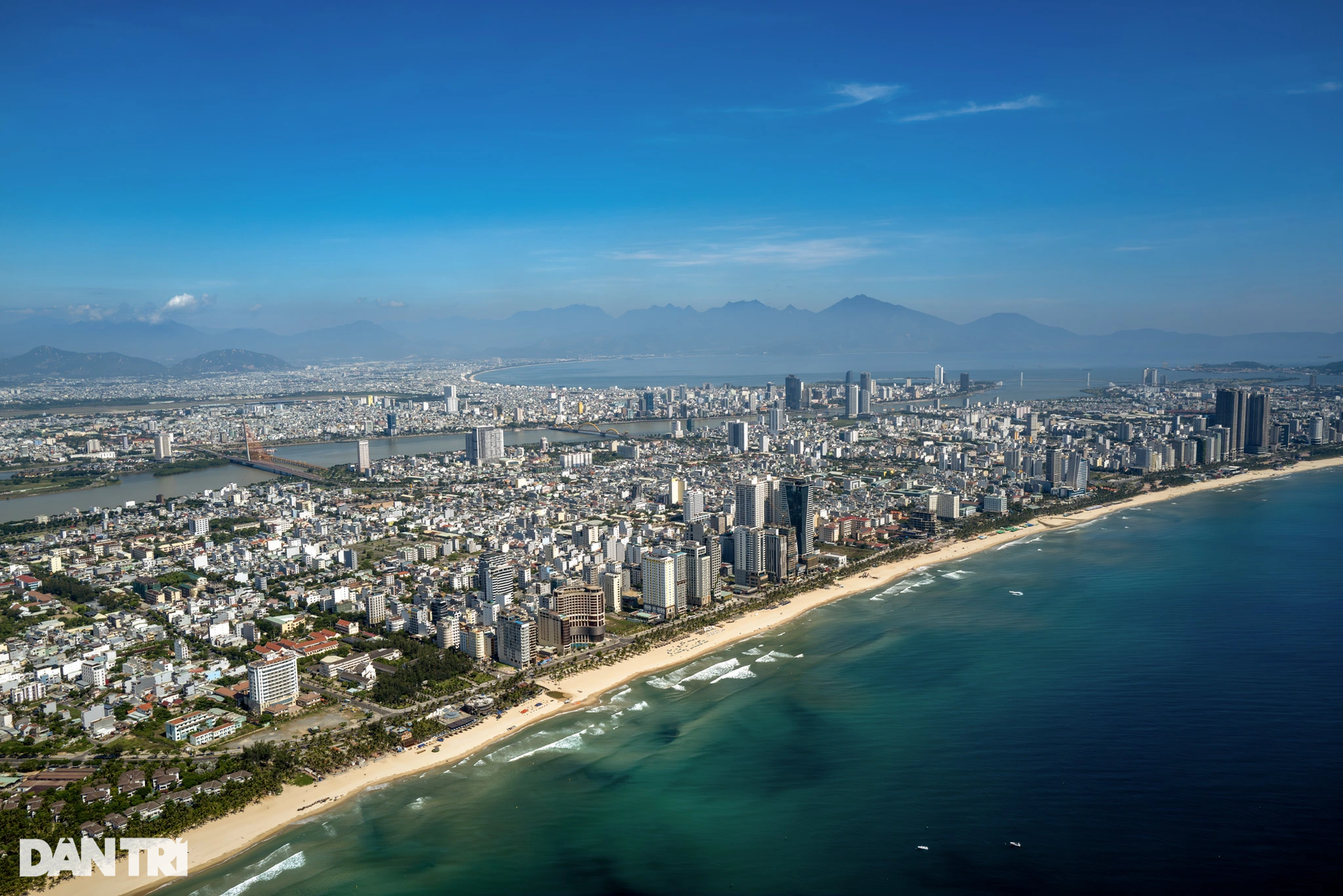 Bay trực thăng ra biển Đông 16km ngắm toàn cảnh TP Đà Nẵng - 1 Bay trực thăng ra biển Đông 16km ngắm toàn cảnh TP Đà Nẵng - 1