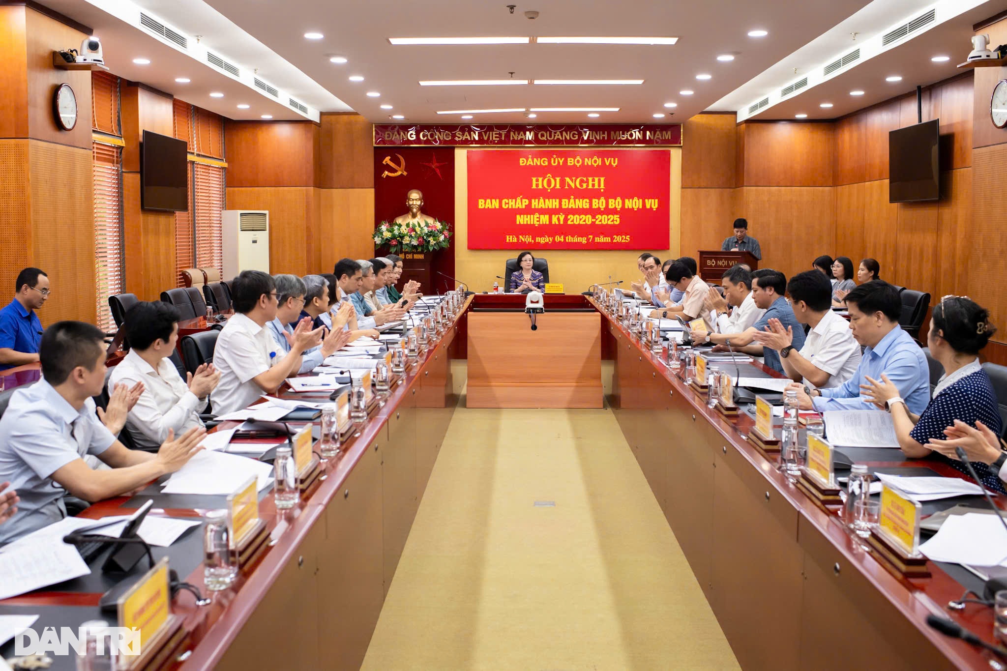 Bộ trưởng nêu tinh thần không cả nể, triệt để loại bỏ cán bộ trì trệ - 2