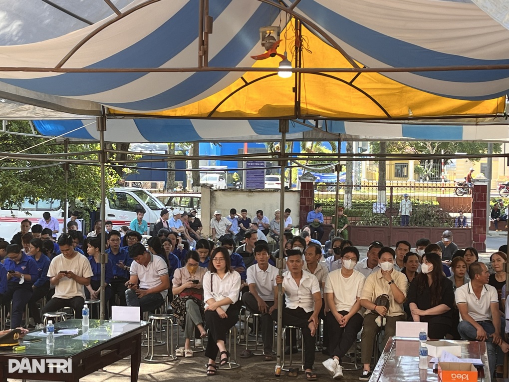 Xét xử Phó giám đốc Công ty Thành Bưởi và tài xế trong vụ tông chết 5 người - 2 Xét xử Phó giám đốc Công ty Thành Bưởi và tài xế trong vụ tông chết 5 người - 2