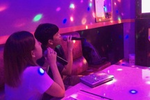 TPHCM mở lại karaoke, bar, vũ trường, massage từ ngày 10/1