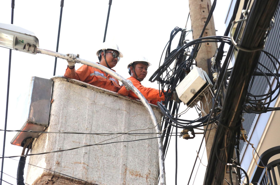 Tết không nghỉ của những người giữ ánh sáng - 5 Tết không nghỉ của những người giữ ánh sáng - 5