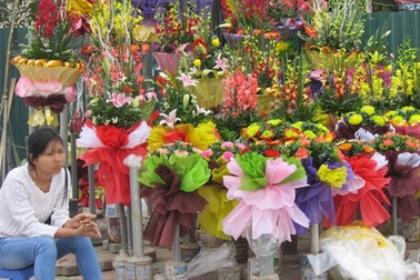 Sinh viên “mếu máo” vì kinh doanh lỗ nặng dịp 20/11