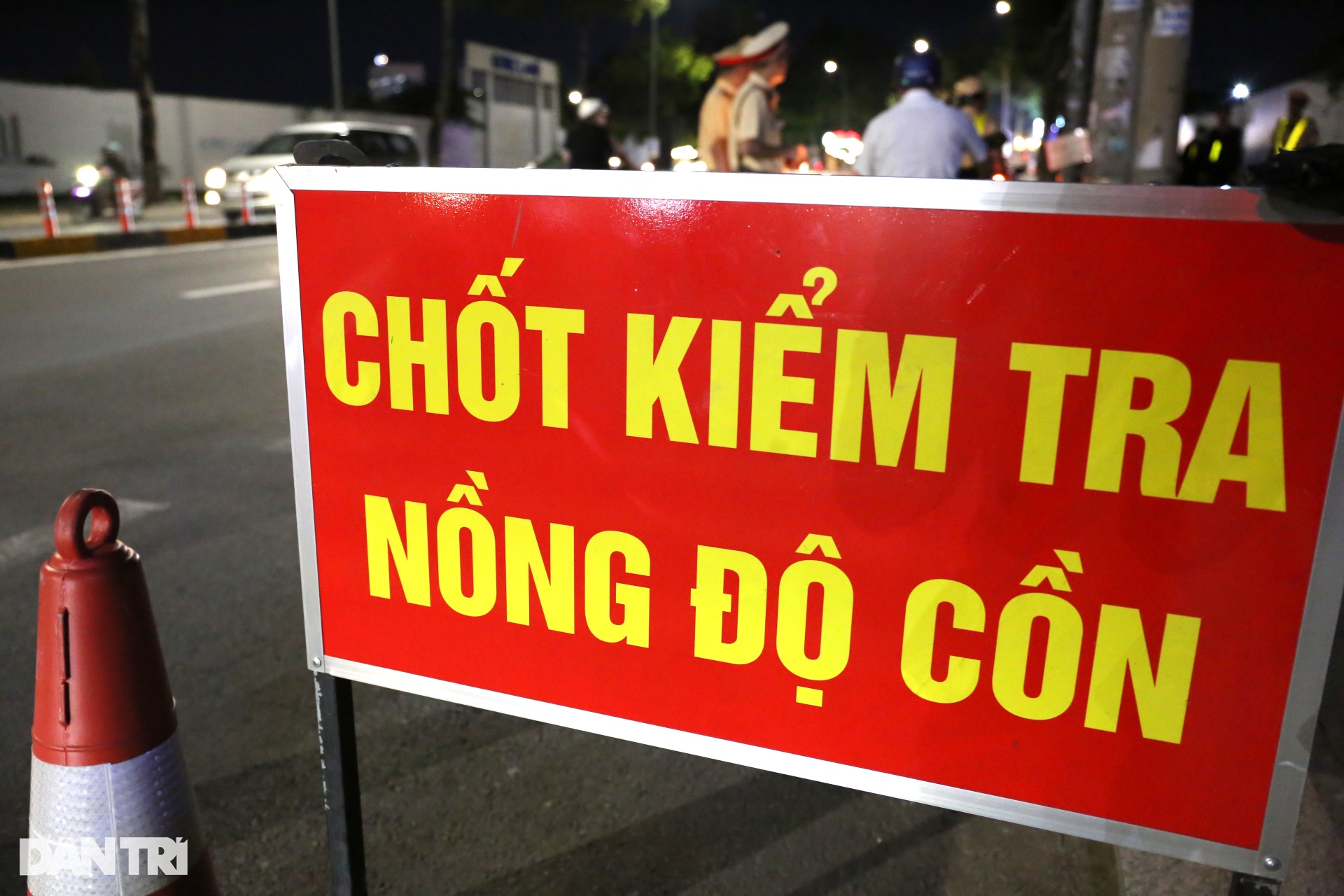 Một đêm CSGT Đồng Nai phạt 40 trường hợp vi phạm nồng độ cồn ở TP Biên Hòa - 2 Một đêm CSGT Đồng Nai phạt 40 trường hợp vi phạm nồng độ cồn ở TP Biên Hòa - 2