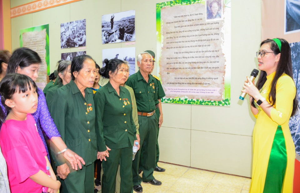 Ngắm những bình hoa, phích nước được bộ đội chế tác từ vũ khí của địch - 1 Ngắm những bình hoa, phích nước được bộ đội chế tác từ vũ khí của địch - 1