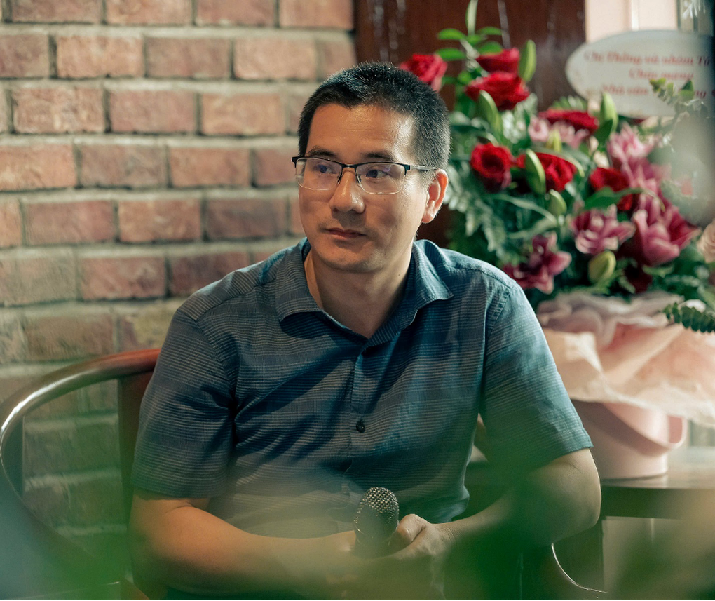 Tiến sĩ ngôn ngữ Đỗ Anh Vũ: “Viết văn không thể giàu” - 2