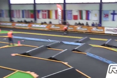 Thú vị màn đua tốc độ của những chiếc xe điều khiển từ xa