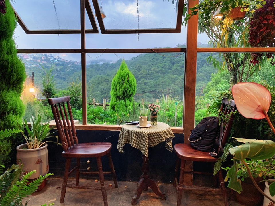 Quán cà phê đẹp như khu vườn thu nhỏ, nhiều góc sống ảo mê ly ở Đà Lạt - 4 Quán cà phê đẹp như khu vườn thu nhỏ, nhiều góc sống ảo mê ly ở Đà Lạt - 4