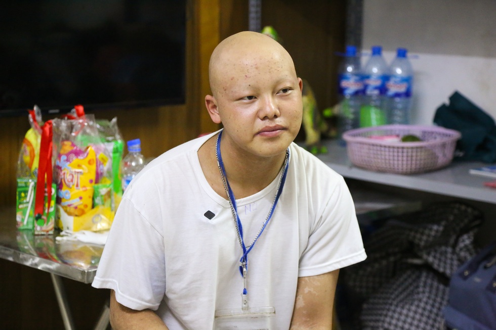 Những gia đình cùng kiệt vì viện phí, mẹ bán nhà đổi vài năm sống cho con - 17 Những gia đình cùng kiệt vì viện phí, mẹ bán nhà đổi vài năm sống cho con - 17