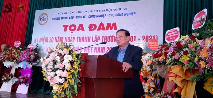 Nguyên lãnh đạo Trường phát biểu tại buổi lễ.