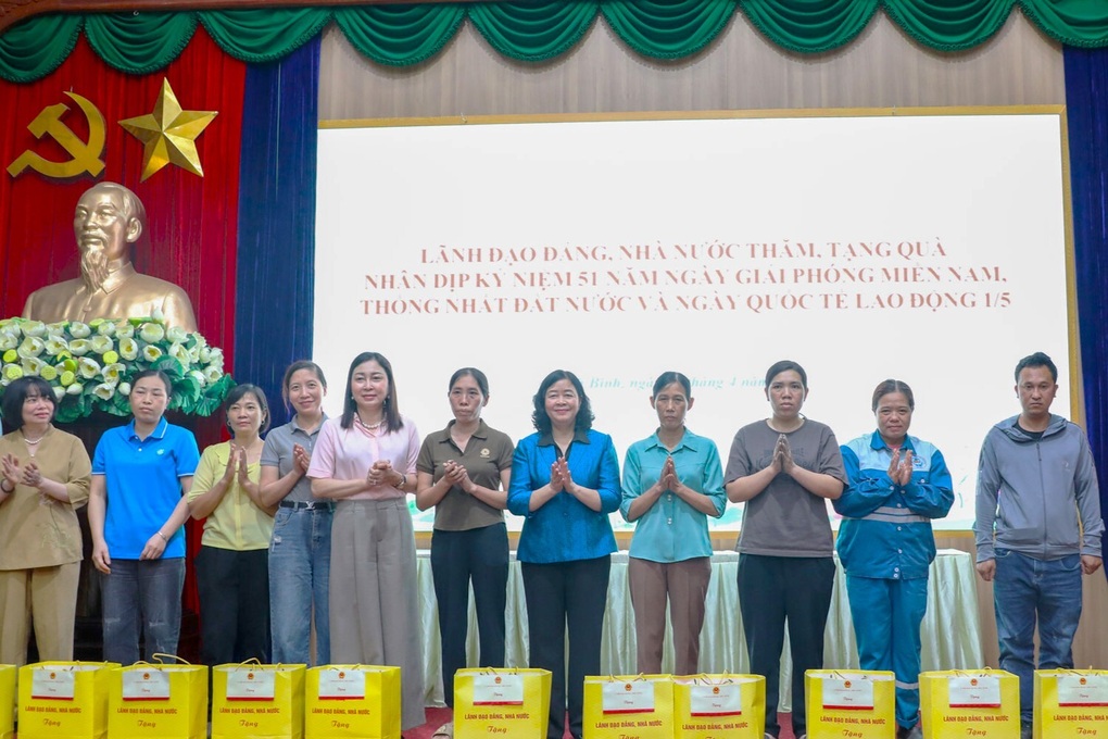 Chủ tịch Ủy ban T.Ư MTTQ Việt Nam tặng quà gia đình chính sách Ninh Bình - 2
