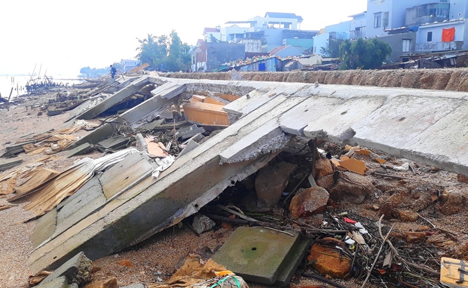 Vụ kè 12 tỷ chưa bàn giao đã nát: Không có chuyện lấy ngân sách để khắc phục! - 1 Vụ kè 12 tỷ chưa bàn giao đã nát: Không có chuyện lấy ngân sách để khắc phục! - 1