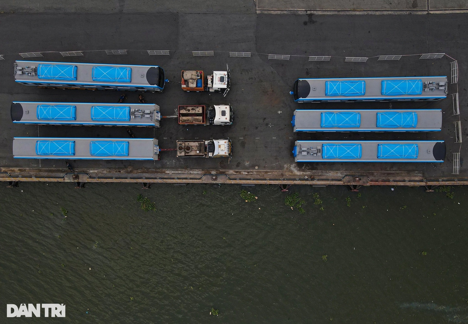 Cận cảnh 6 toa tàu Metro Số 1 cập cảng Khánh Hội ở TPHCM - 10