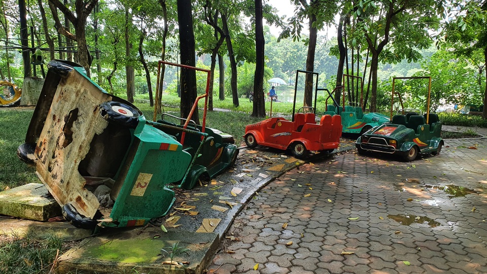 Công viên nhếch nhác, xập xệ trong khu đô thị kiểu mẫu ở Hà Nội - 9 Công viên nhếch nhác, xập xệ trong khu đô thị kiểu mẫu ở Hà Nội - 9