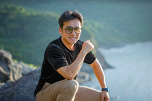 Quang Hào ví con đường âm nhạc của mình "như sóng"