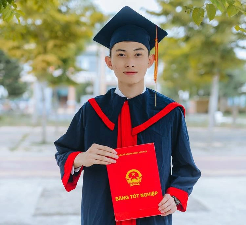 Nghị lực của những thủ khoa phố núi và hành trình chinh phục ước mơ - 3 Nghị lực của những thủ khoa phố núi và hành trình chinh phục ước mơ - 3