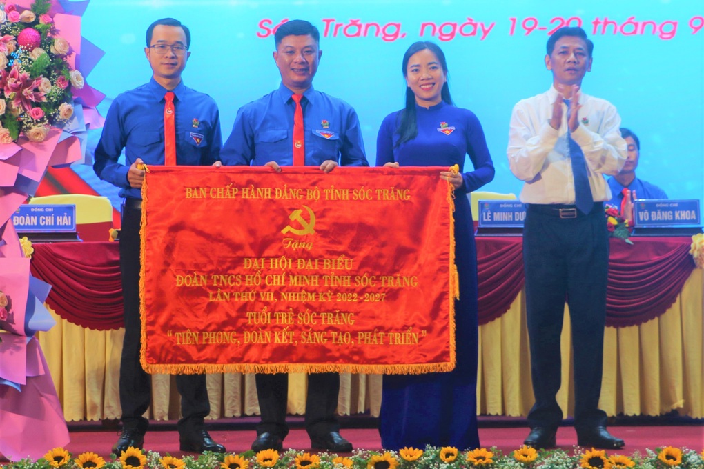 Xây dựng đội ngũ cán bộ Đoàn dám nghĩ, biết làm, dám chịu trách nhiệm - 1 Xây dựng đội ngũ cán bộ Đoàn dám nghĩ, biết làm, dám chịu trách nhiệm - 1