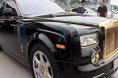 "Trình làng" siêu xe Rolls Royce Phantom mạ vàng