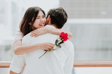 Con trai giới thiệu người yêu, bố mẹ nghe xong liền suy sụp