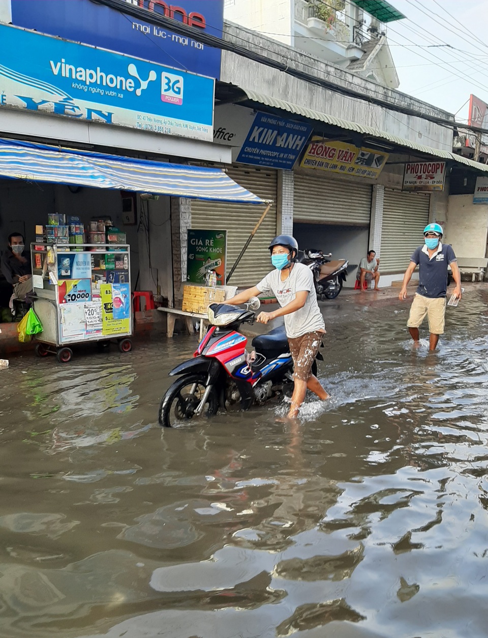 Triều cường “bủa vây” khiến một thị trấn ngập nặng ở Sóc Trăng! - 7 Triều cường “bủa vây” khiến một thị trấn ngập nặng ở Sóc Trăng! - 7