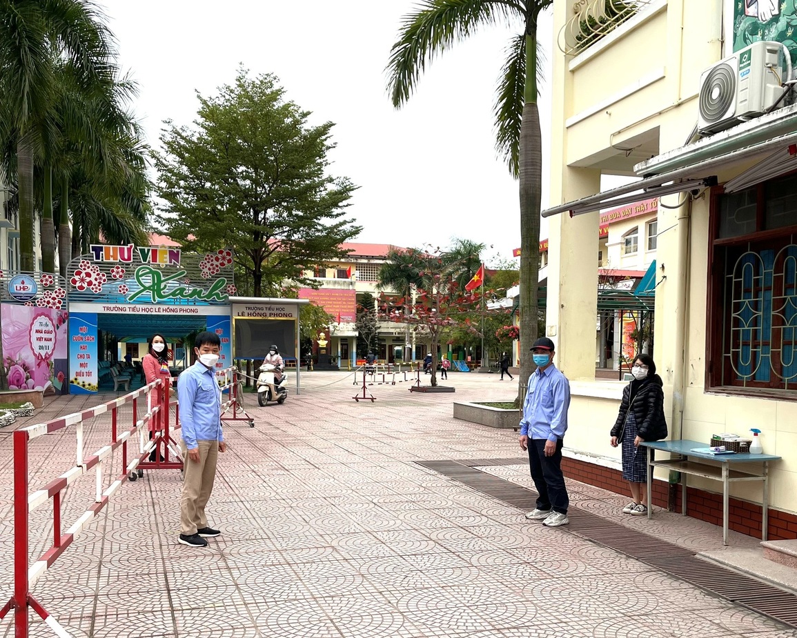 Hải Phòng: Trường mở cửa nhưng số lượng học sinh đến rất ít - 2 Hải Phòng: Trường mở cửa nhưng số lượng học sinh đến rất ít - 2