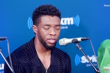 Chadwick Boseman xúc động khi nói về những bạn trẻ chiến đấu với ung thư