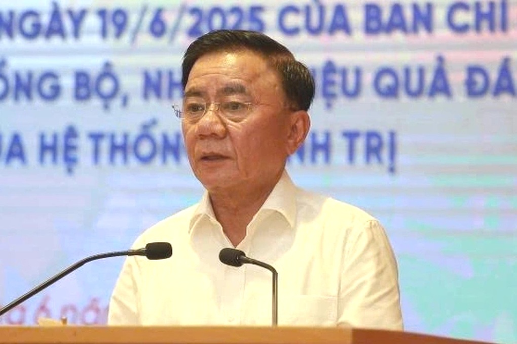 Bí thư, chủ tịch tỉnh không được “khoán trắng” cho bộ phận chuyên môn - 1 Bí thư, chủ tịch tỉnh không được “khoán trắng” cho bộ phận chuyên môn - 1